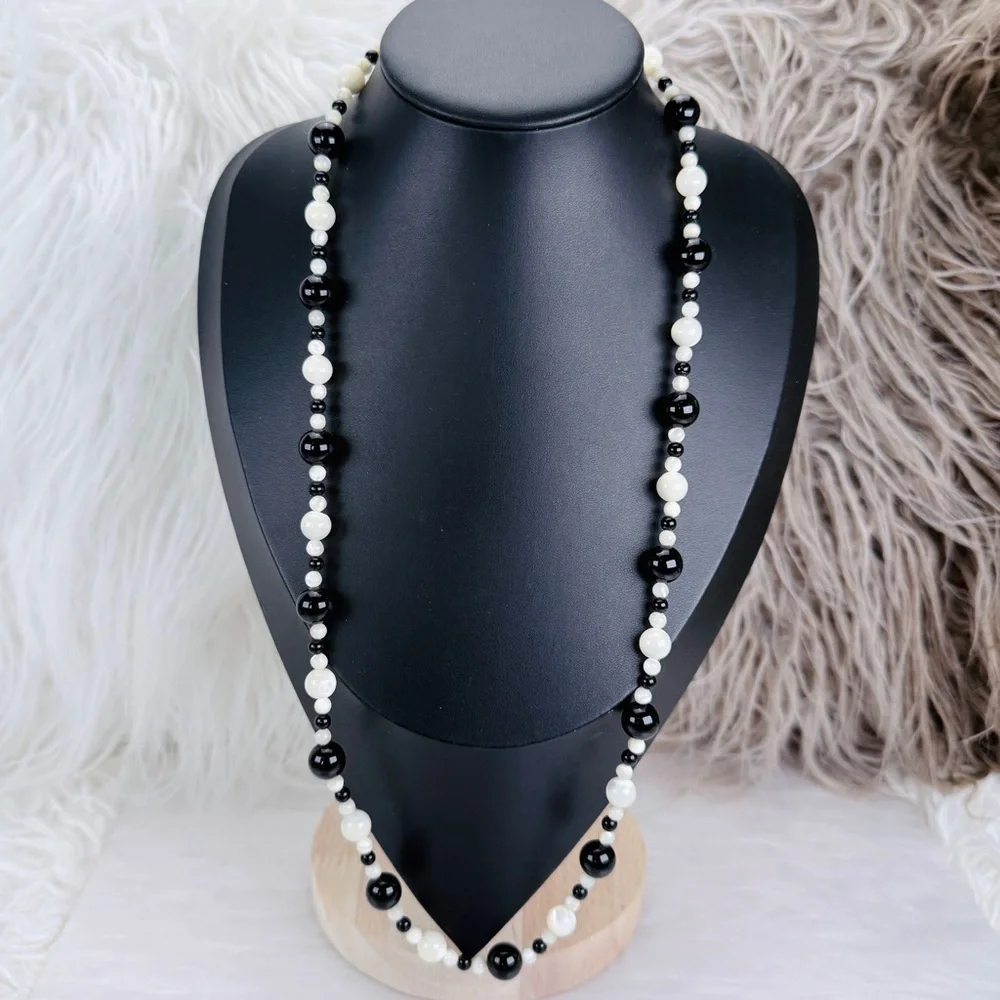 Vintage art deco flapper style mother of pearl and black beaded necklace